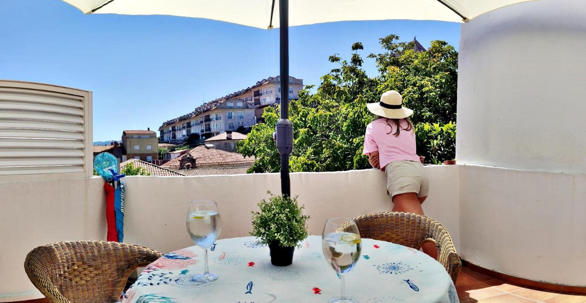 Holibai, Curuxa, Tranquilidad En El Casco Historico De Baiona Exterior foto